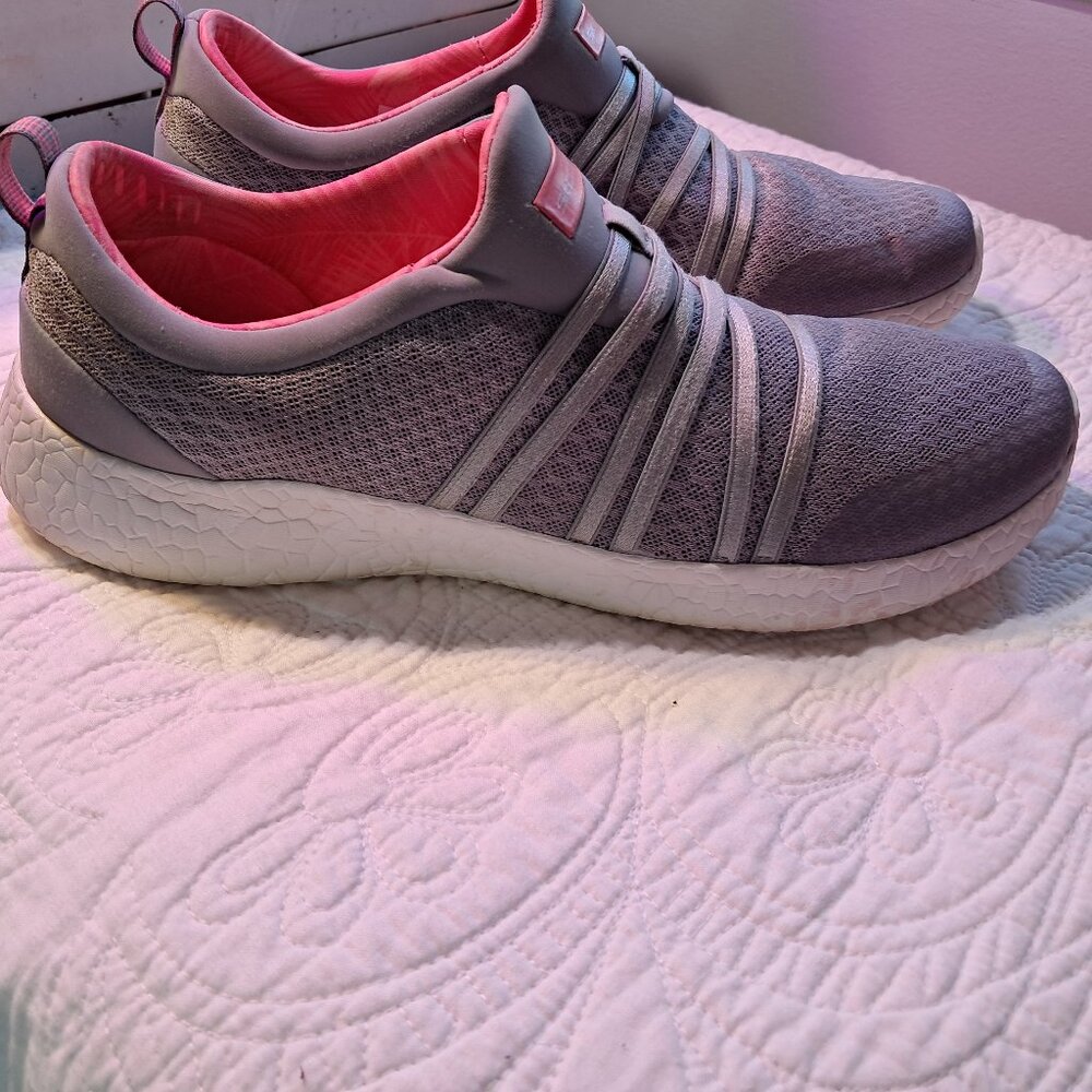 Skechers Gray & Pink Slip on Sneakers Size 9 - Picture 3 of 6